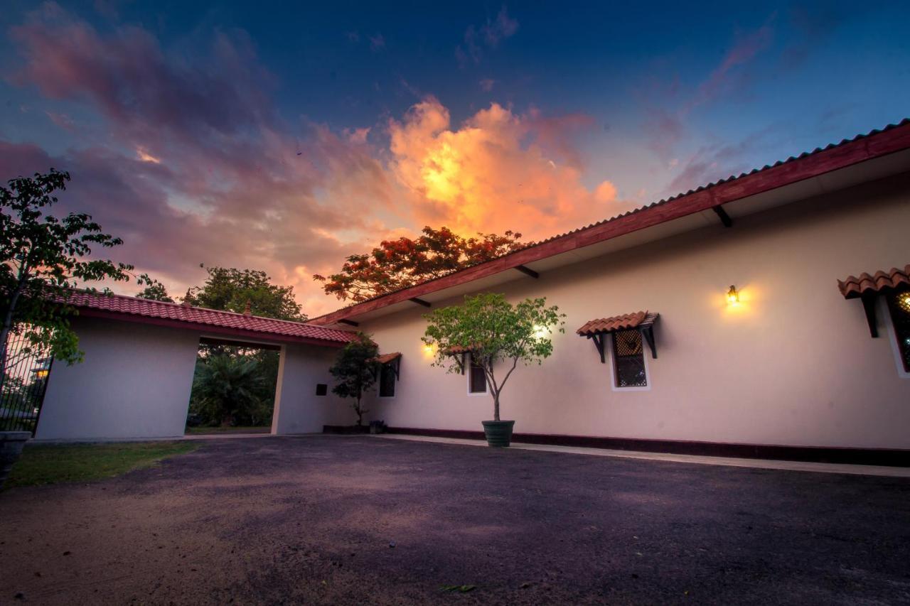 The Buena Vista Kandy Exterior photo